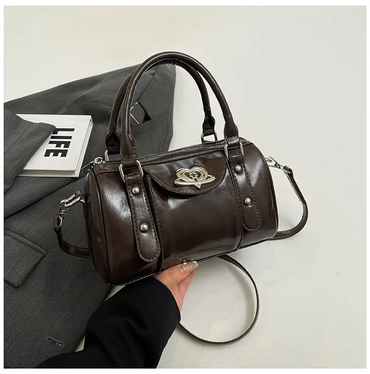 Women's 2024 Winter Shoulder Bag Maroon CC Logo — feature 38