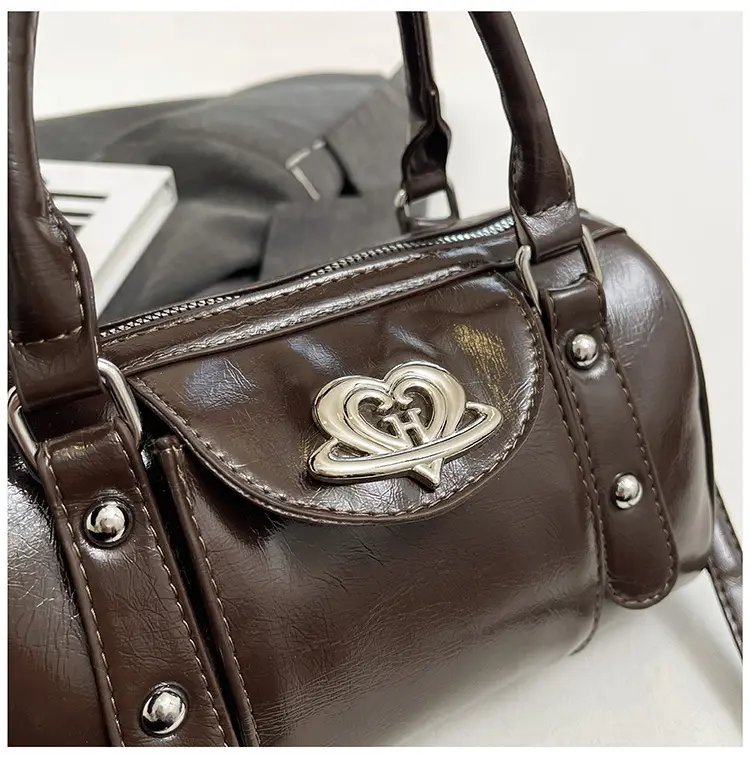 Women's 2024 Winter Shoulder Bag Maroon CC Logo — feature 39