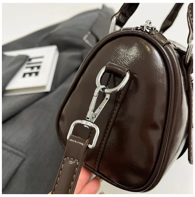 Women's 2024 Winter Shoulder Bag Maroon CC Logo — feature 40