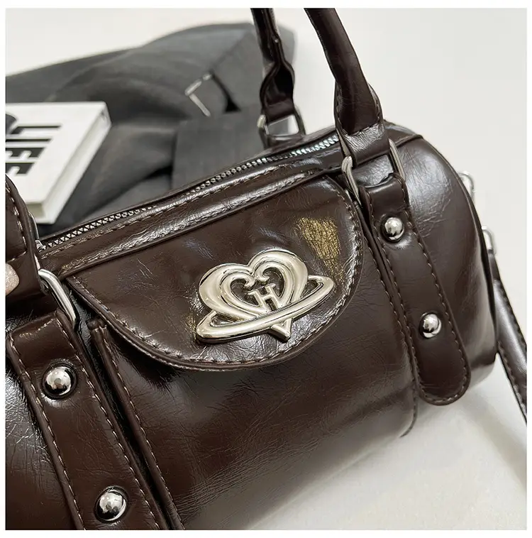 Women's 2024 Winter Shoulder Bag Maroon CC Logo — feature 41