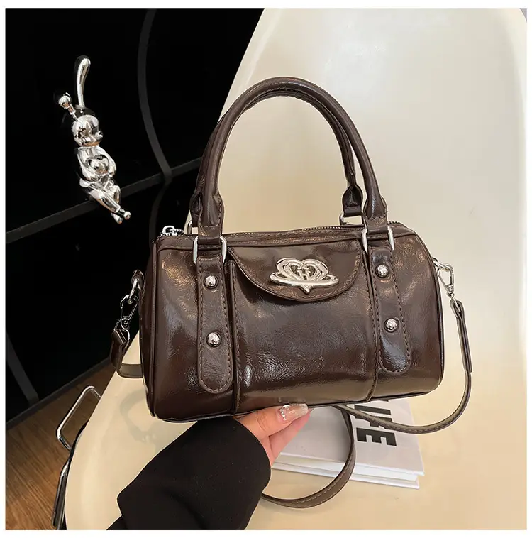 Women's 2024 Winter Shoulder Bag Maroon CC Logo - Image 2