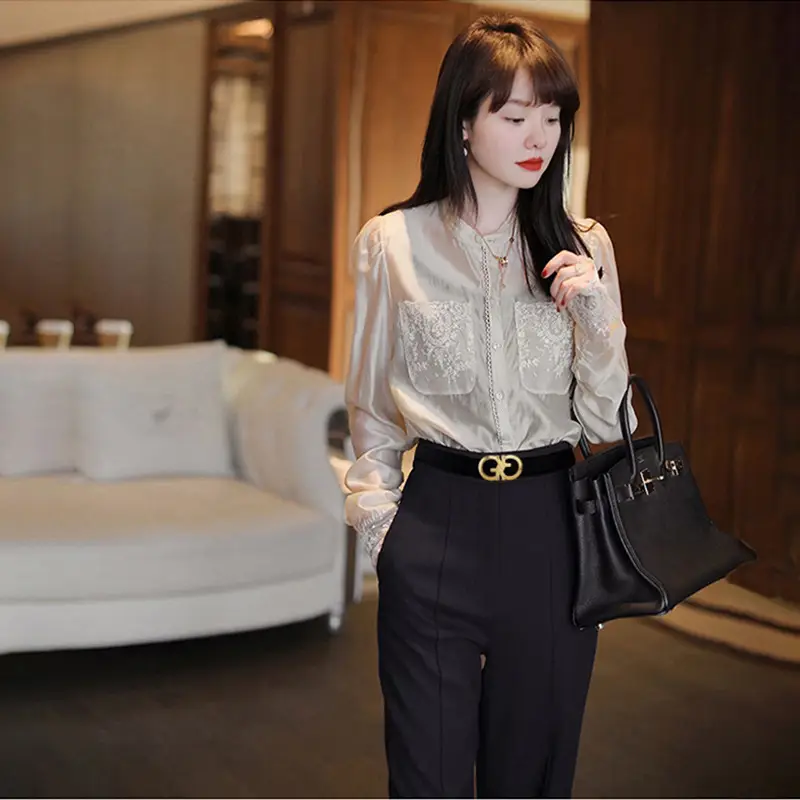 Women's White Leather Belt with Gold GG Buckle - Image 10