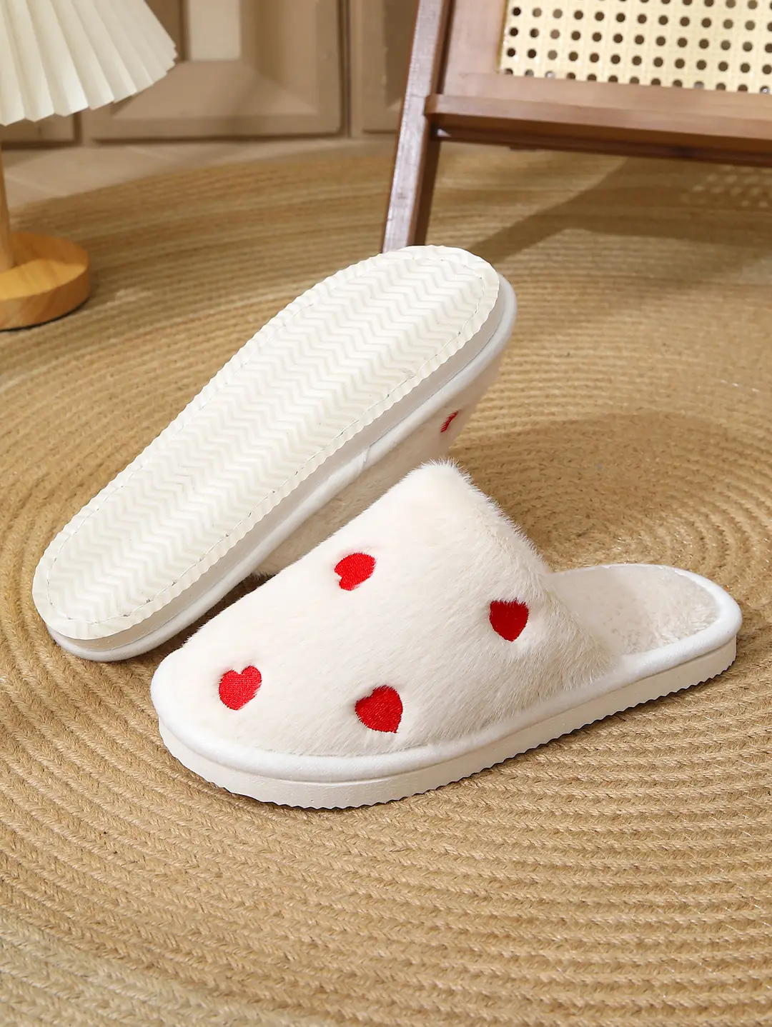 Cross-Border Heart-Shaped Cotton Slippers for Women, New Autumn and Winter Eva Shoes, Home Cotton Slippers with Added Fleece for Warmth, Soft-Soled Furry Slippers — feature 2