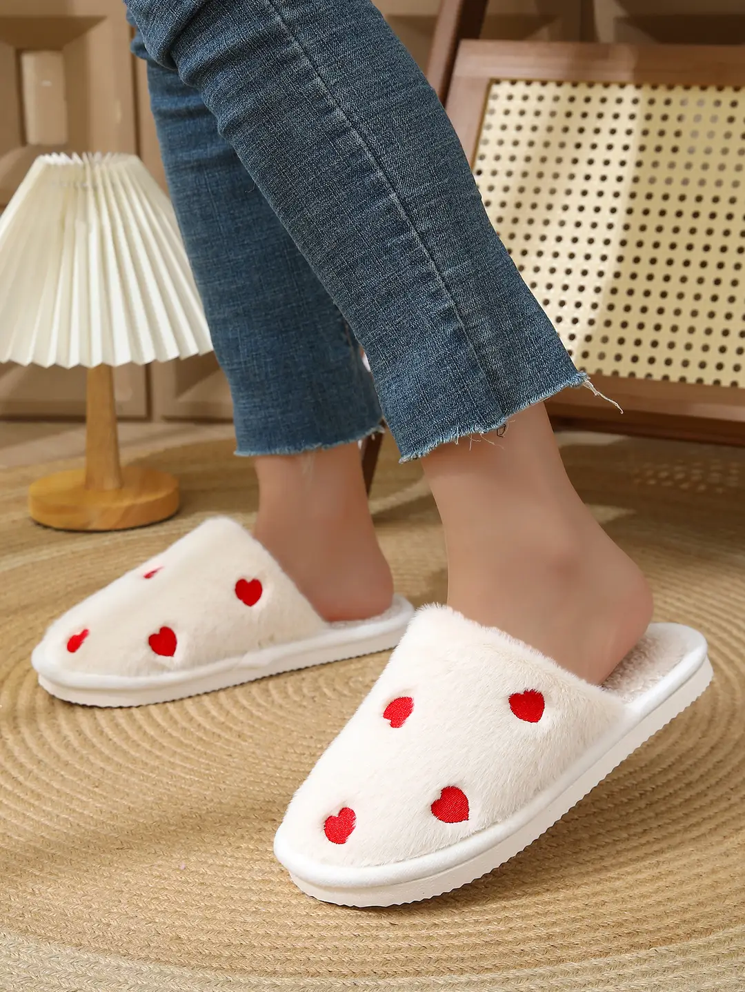 Cross-Border Heart-Shaped Cotton Slippers for Women, New Autumn and Winter Eva Shoes, Home Cotton Slippers with Added Fleece for Warmth, Soft-Soled Furry Slippers — feature 3