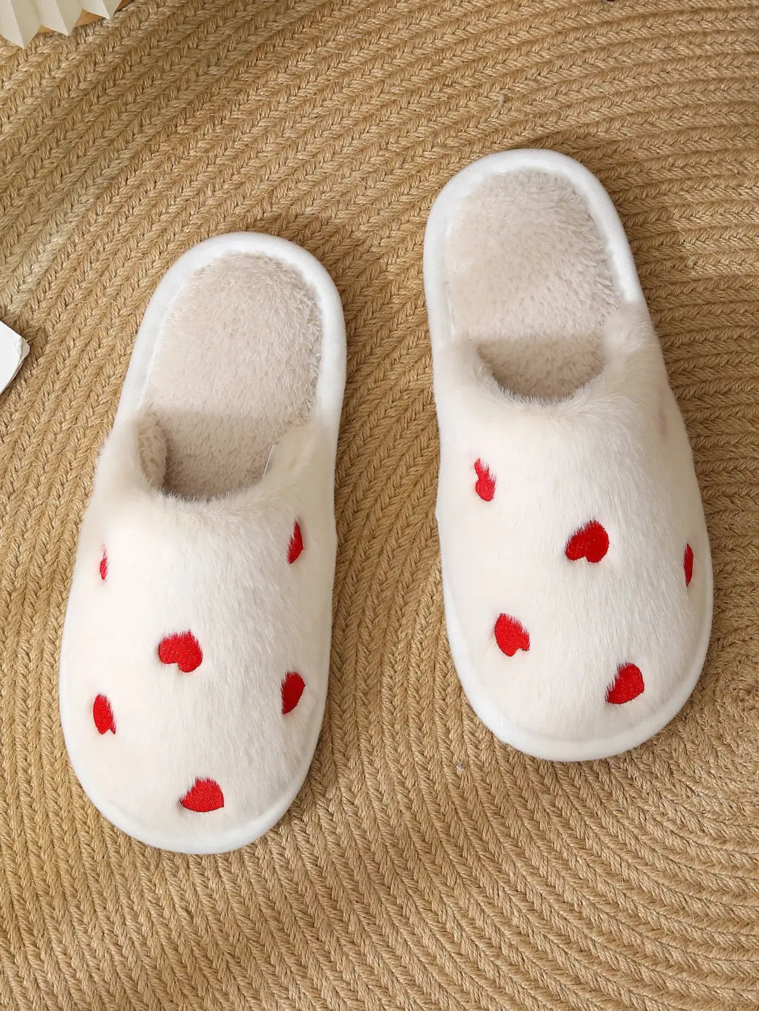 Cross-Border Heart-Shaped Cotton Slippers for Women, New Autumn and Winter Eva Shoes, Home Cotton Slippers with Added Fleece for Warmth, Soft-Soled Furry Slippers — feature 4