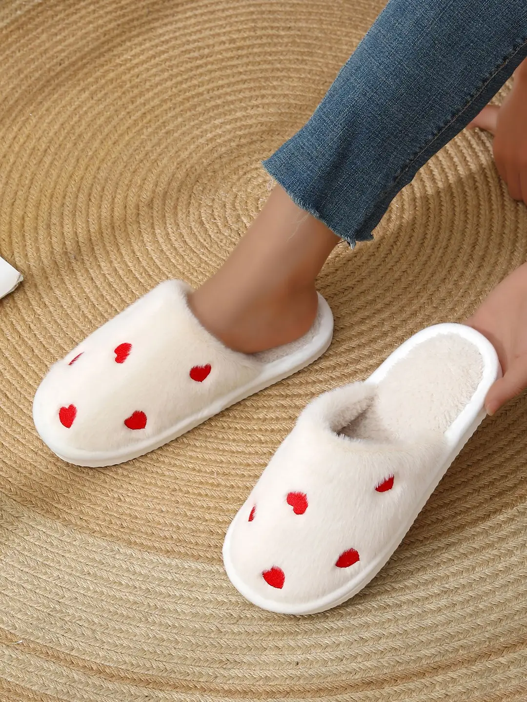 Cross-Border Heart-Shaped Cotton Slippers for Women, New Autumn and Winter Eva Shoes, Home Cotton Slippers with Added Fleece for Warmth, Soft-Soled Furry Slippers — feature 5