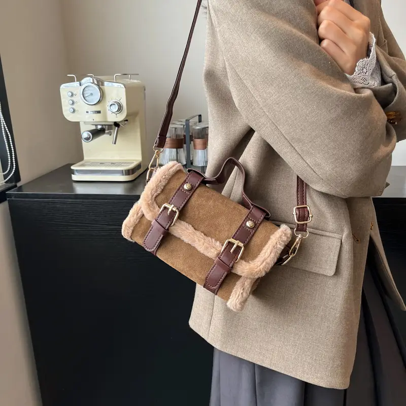 2025 Plush Shoulder Bag Pink Square Design - Image 4
