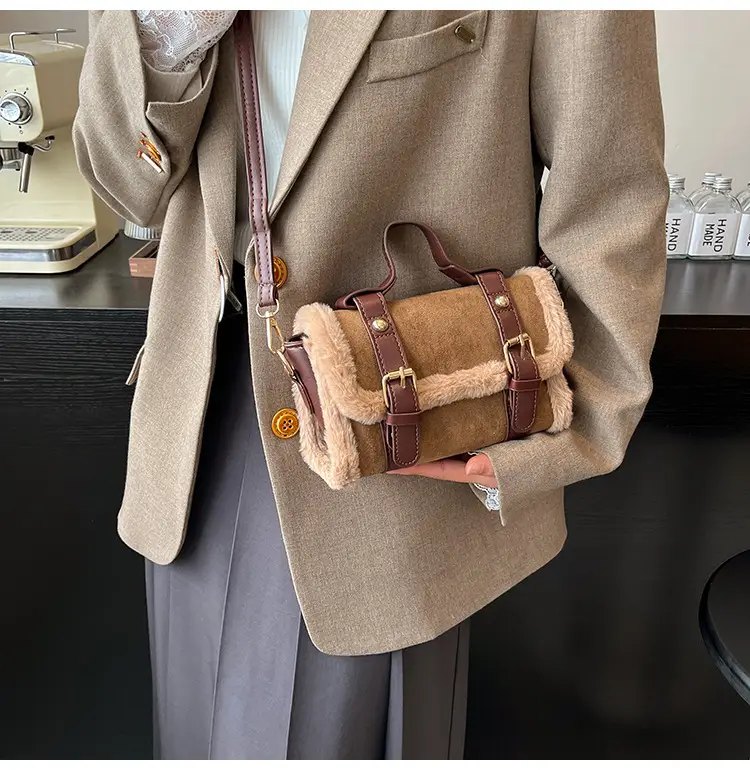 2025 Plush Shoulder Bag Pink Square Design — feature 13