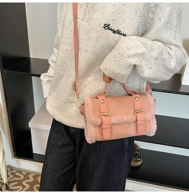 2025 Plush Shoulder Bag Pink Square Design — feature 27