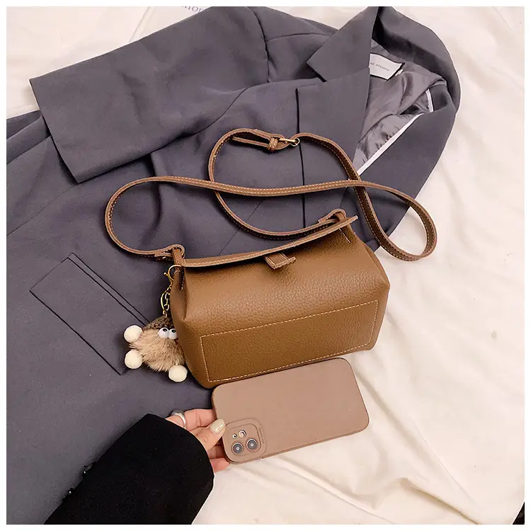 Brown Leather Shoulder Bag for Women 2024 — feature 3
