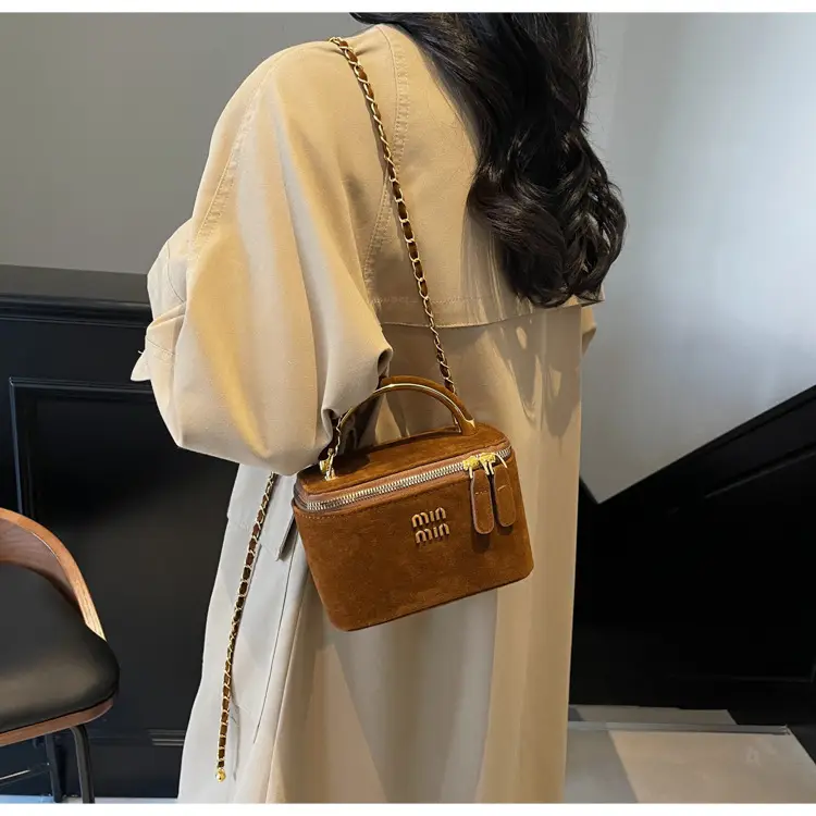 Women's Retro Frosted Chain Bucket Bag Brown — feature 13