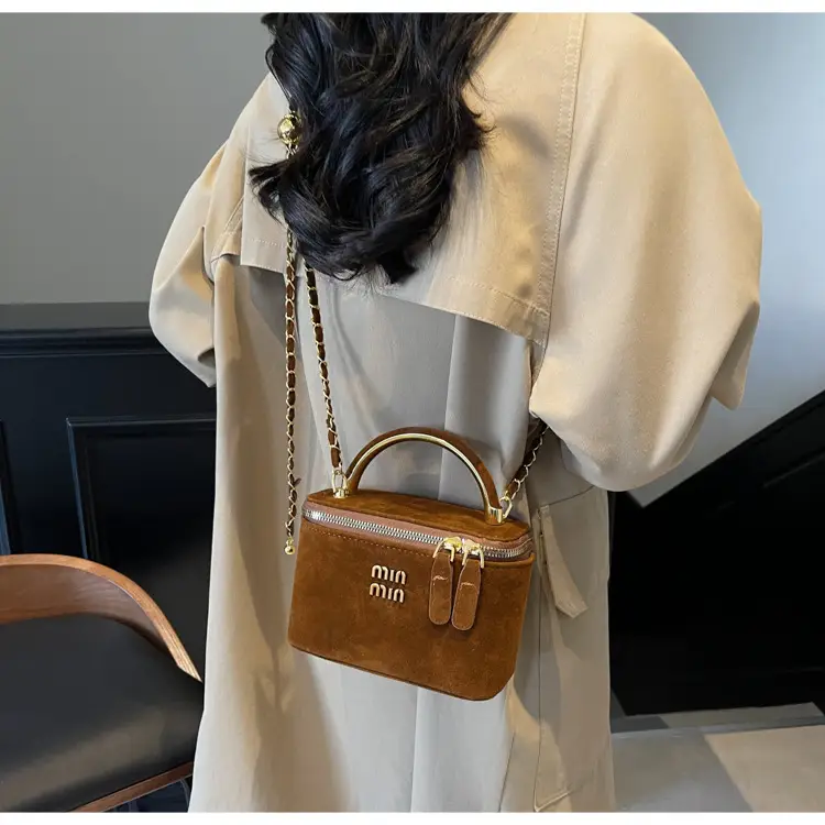 Women's Retro Frosted Chain Bucket Bag Brown — feature 15