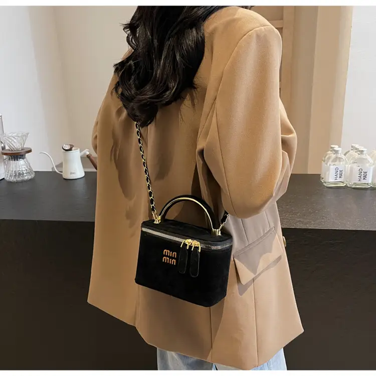 Women's Retro Frosted Chain Bucket Bag Brown — feature 21