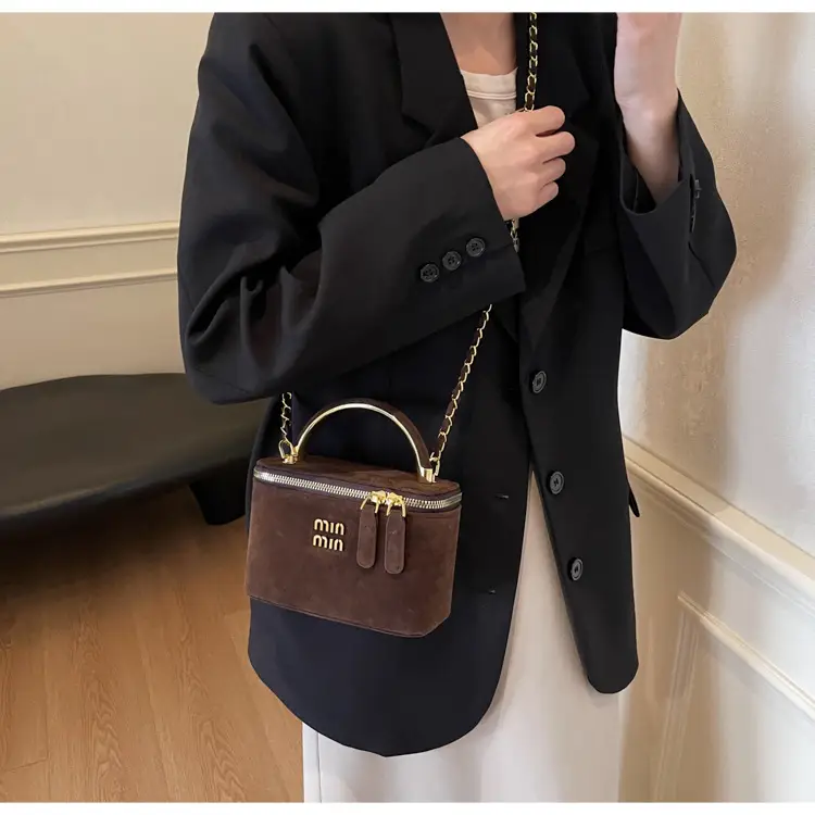 Women's Retro Frosted Chain Bucket Bag Brown — feature 30
