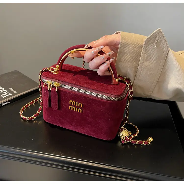 Women's Retro Frosted Chain Bucket Bag Brown — feature 31