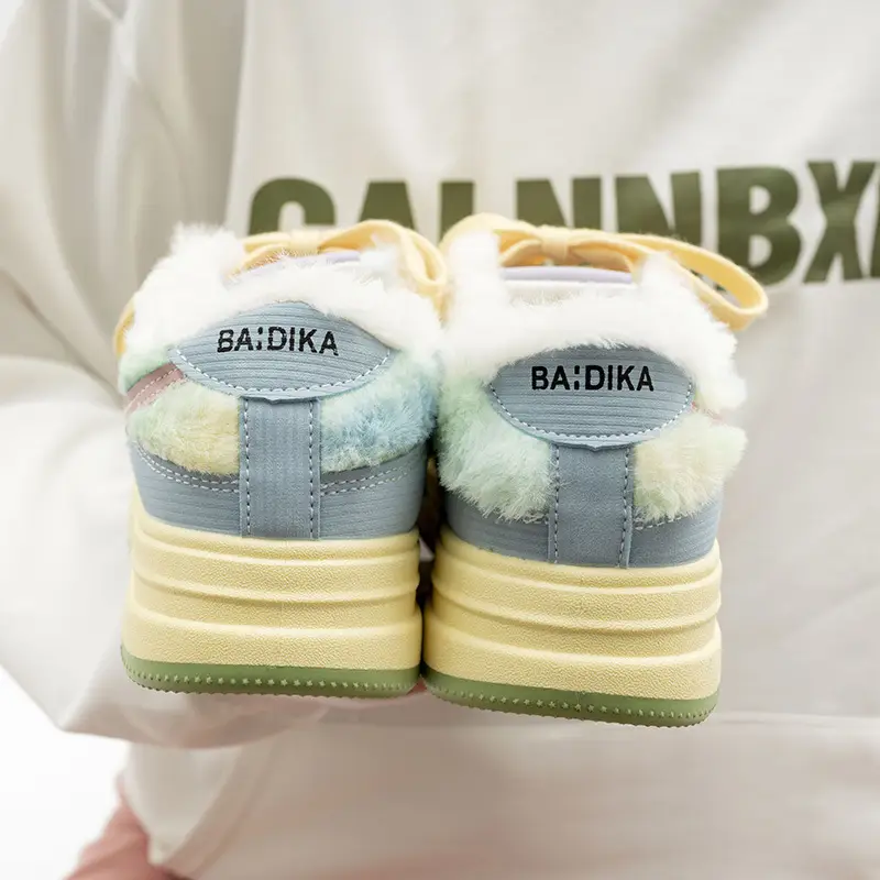 2025 Winter Women's Plush Retro Sneakers Double Layer