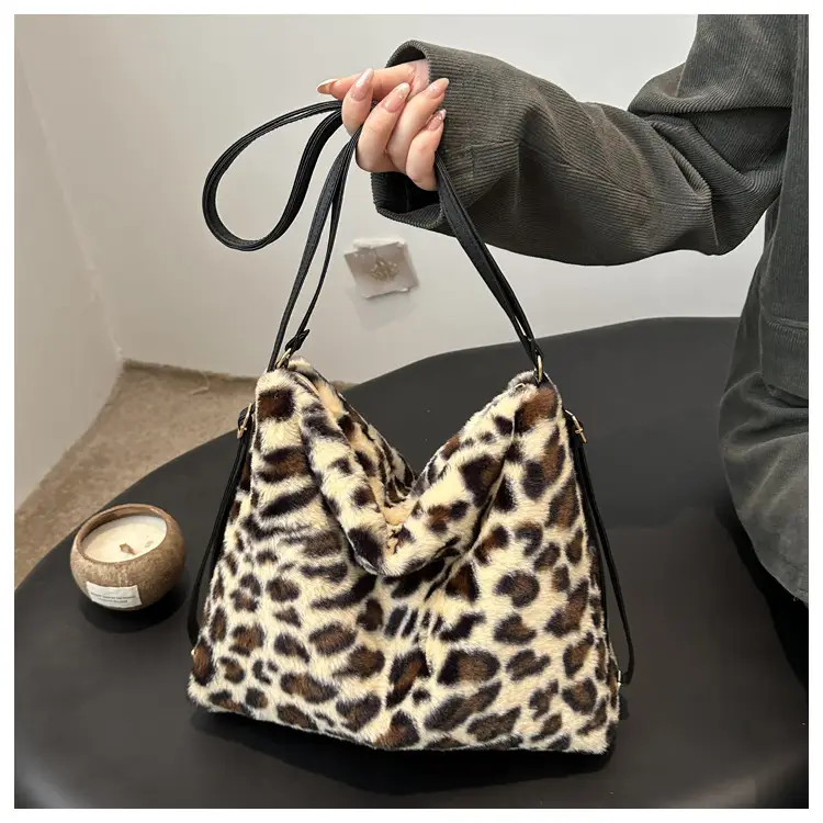 Leopard Print Plush Tote Bag for Women - Image 5