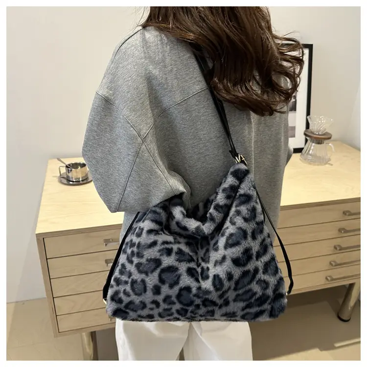 Leopard Print Plush Tote Bag for Women - Image 7