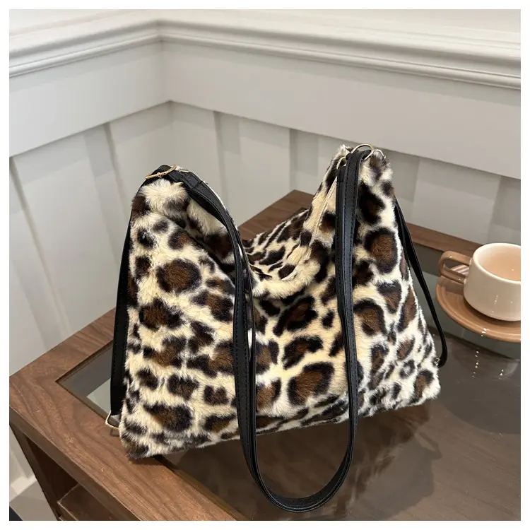 Leopard Print Plush Tote Bag for Women - Image 3