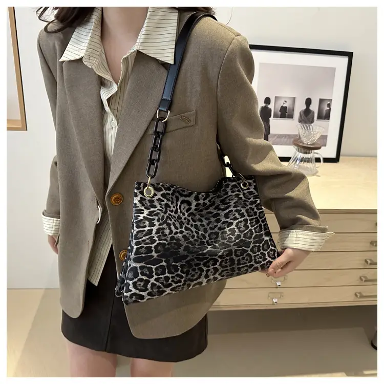 Leopard Print Large Cap Bag Women 2024 Winter — feature 17