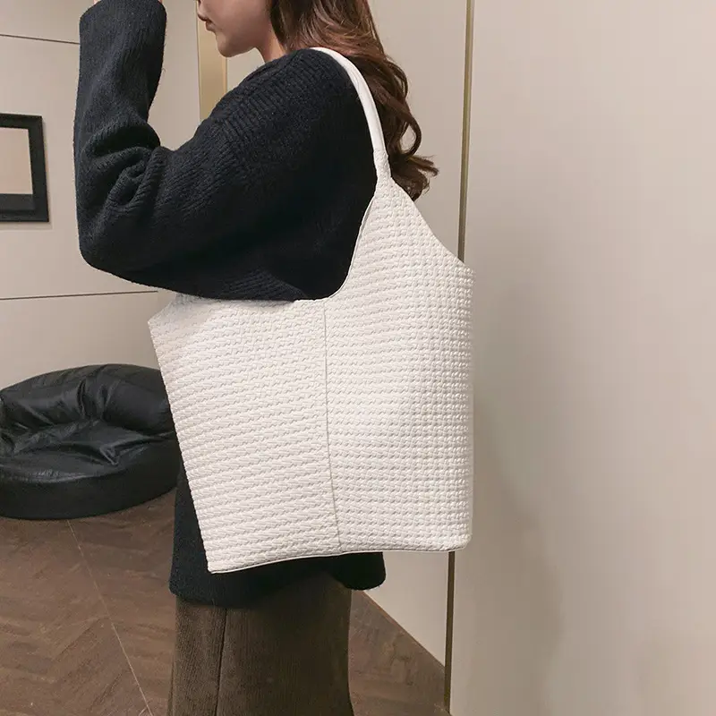Women's White Quilted Shoulder Bag Large Capacity 2025