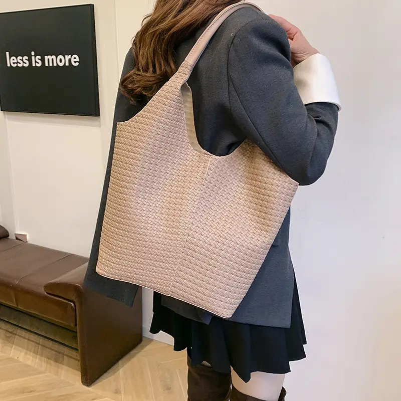 Women's White Quilted Shoulder Bag Large Capacity 2025