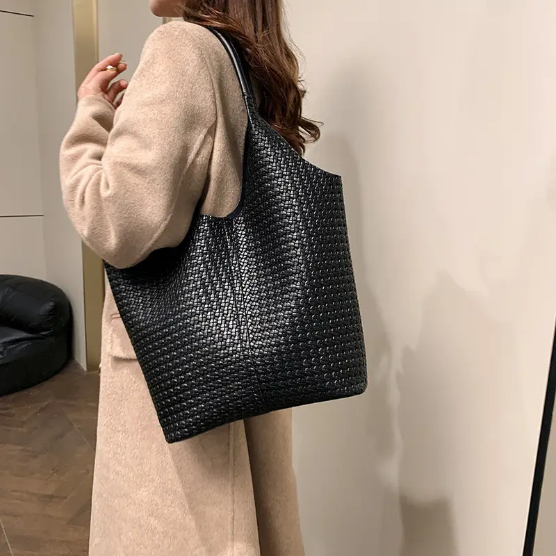 Women's White Quilted Shoulder Bag Large Capacity 2025