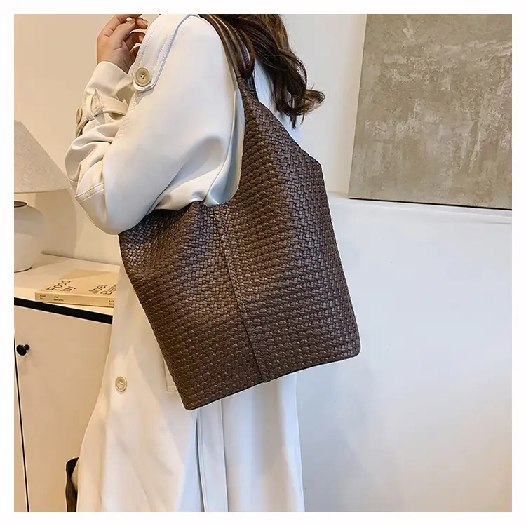 Women's White Quilted Shoulder Bag Large Capacity 2025 — feature 19