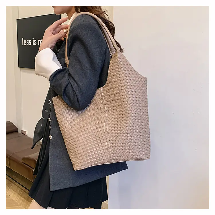 Women's White Quilted Shoulder Bag Large Capacity 2025 — feature 23