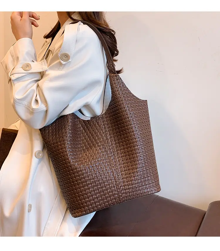 Women's White Quilted Shoulder Bag Large Capacity 2025 — feature 3