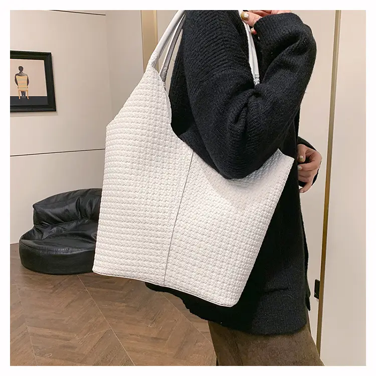 Women's White Quilted Shoulder Bag Large Capacity 2025 — feature 30
