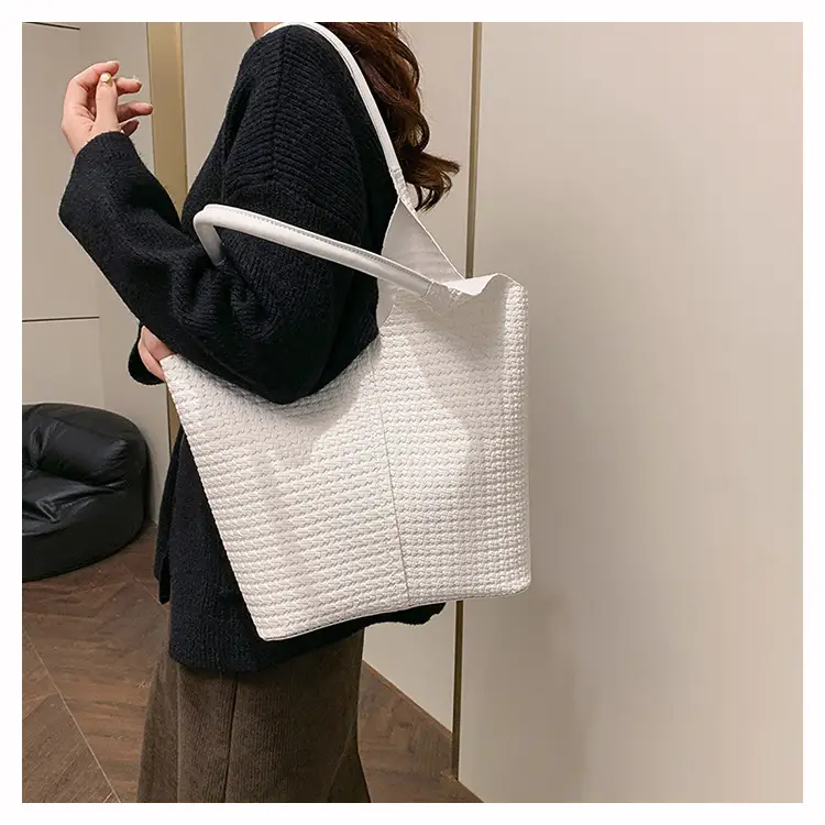 Women's White Quilted Shoulder Bag Large Capacity 2025 — feature 33