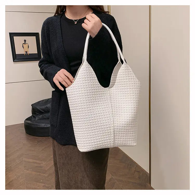 Women's White Quilted Shoulder Bag Large Capacity 2025 — feature 34
