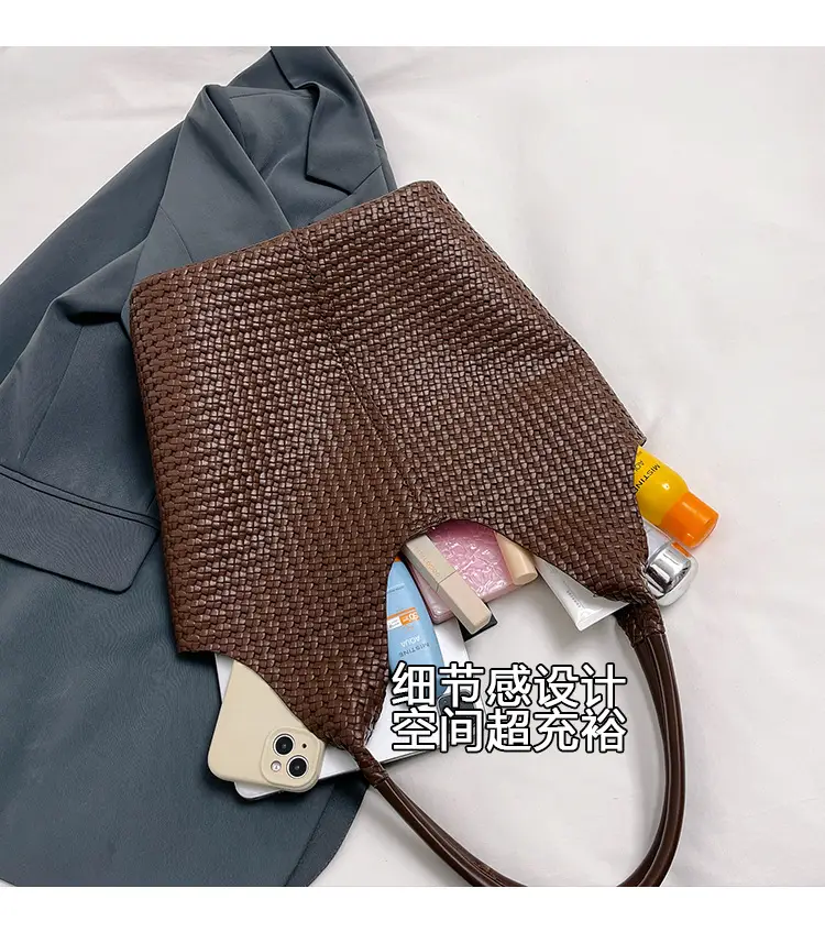 Women's White Quilted Shoulder Bag Large Capacity 2025 — feature 9