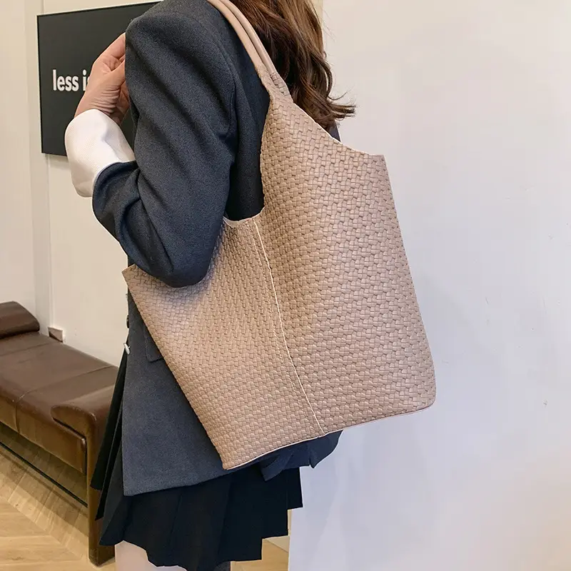 Women's White Quilted Shoulder Bag Large Capacity 2025