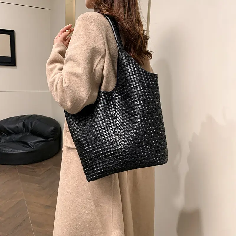 Women's White Quilted Shoulder Bag Large Capacity 2025