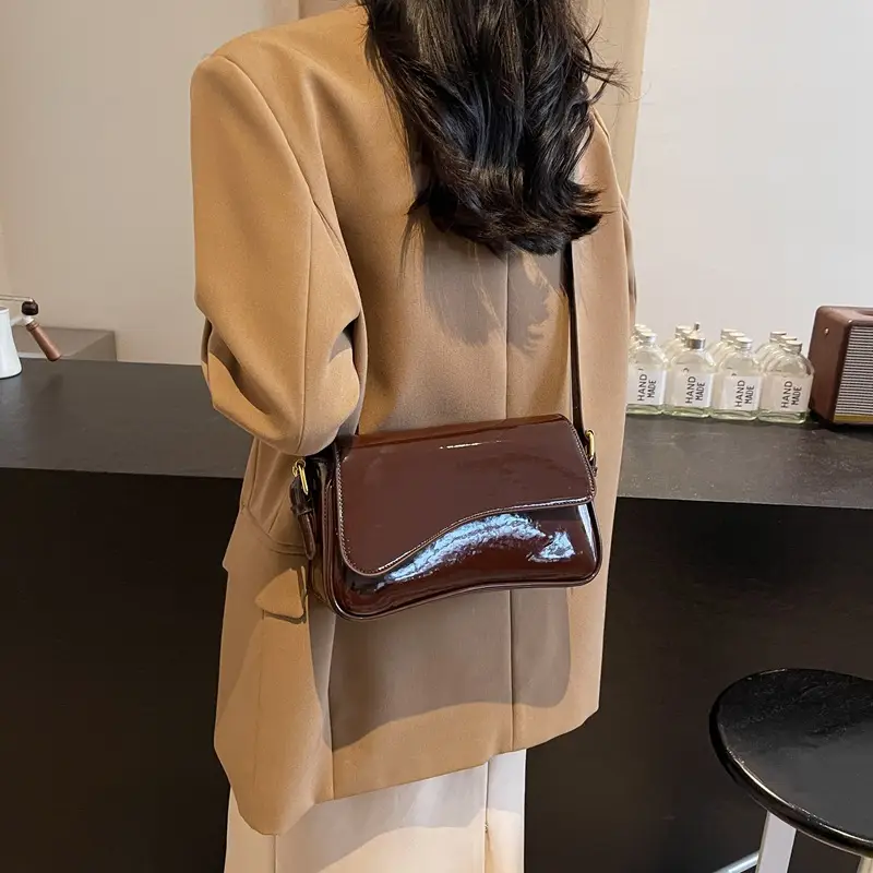 Women's Black Luxurious Crossbody Bag for Work & Commute - Image 4