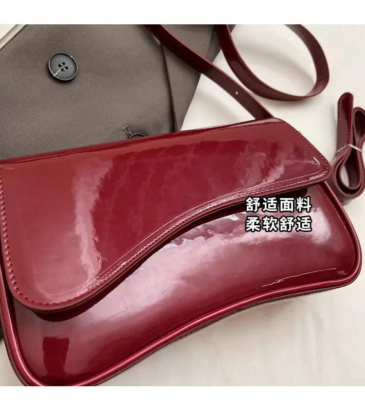 Women's Black Luxurious Crossbody Bag for Work & Commute — feature 5