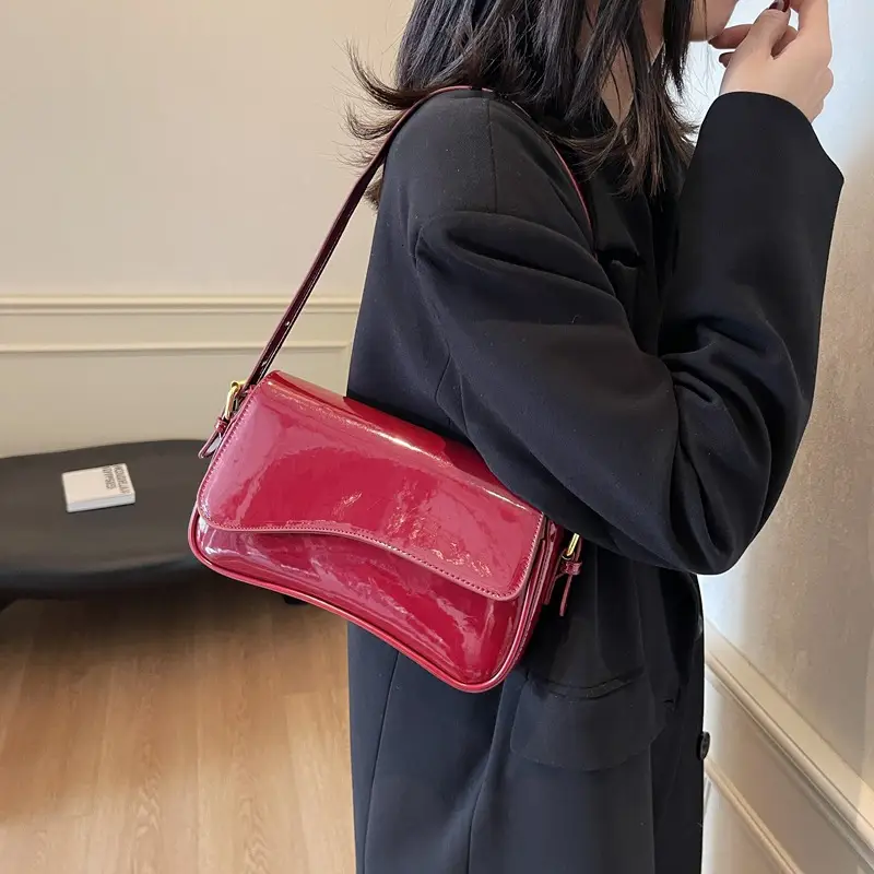 Women's Black Luxurious Crossbody Bag for Work & Commute - Image 2