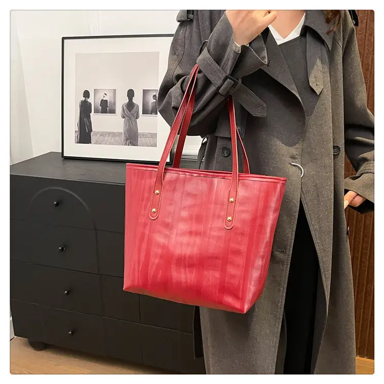 Large Capacity Women's Black Tote Bag Shoulder Bag — feature 18