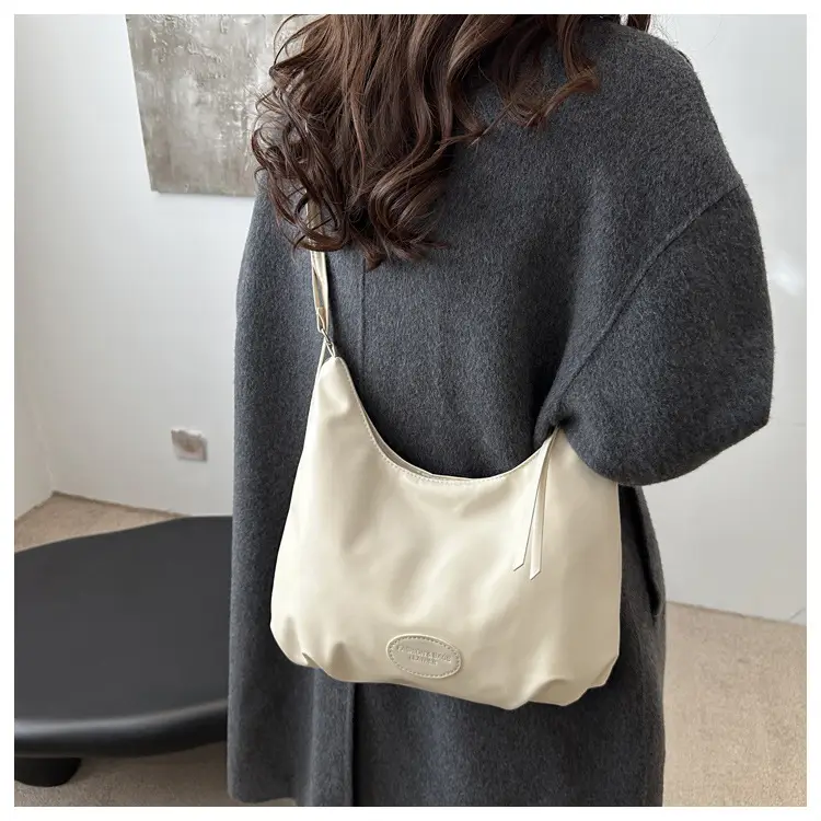 Brown Leather Commuter Tote Bag for Women Winter Large Capacity — feature 13