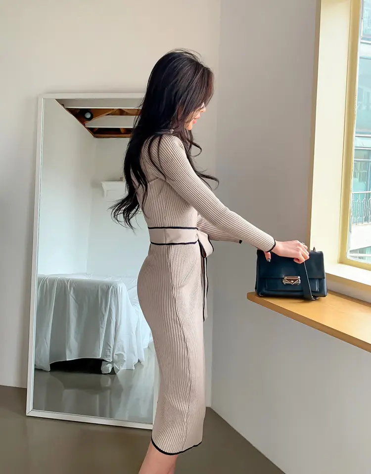 South Korea Chic Autumn and Winter Vintage Niche Half-turtleneck Slim-fit Elegant Color-matching Mid-length Strap Knitted dress Women — feature 18