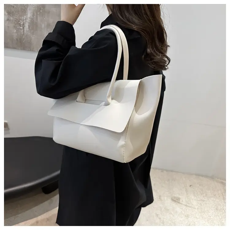 Women's Large Brown Leather Tote Bag 2024 — feature 15