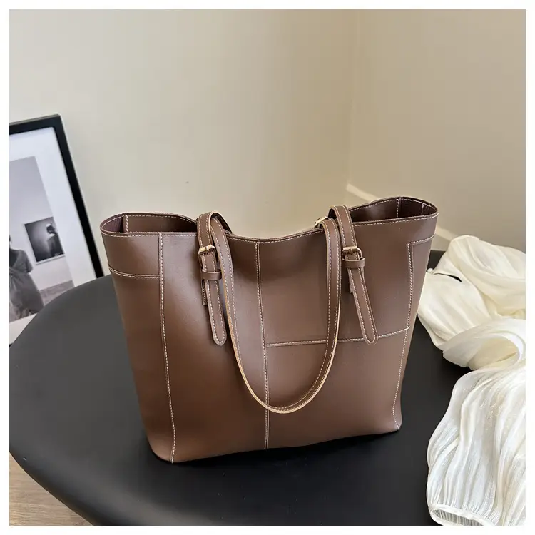 Black Leather Large Capacity Shoulder Bag 2024 — feature 10