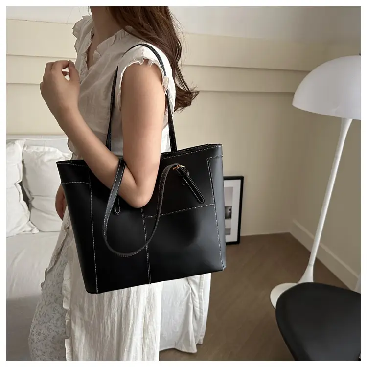 Black Leather Large Capacity Shoulder Bag 2024 — feature 12