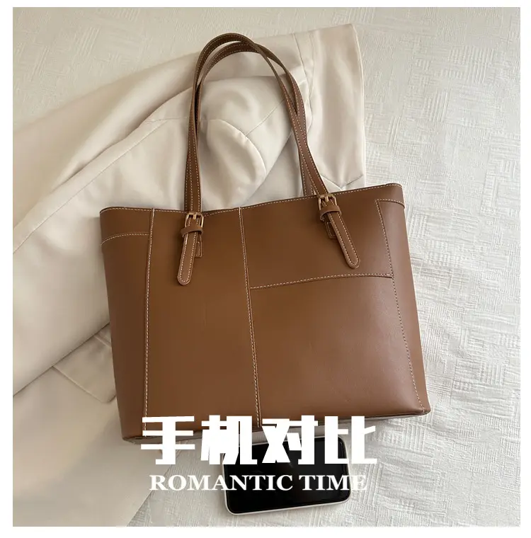 Black Leather Large Capacity Shoulder Bag 2024 — feature 2