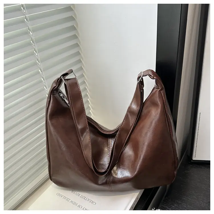 Trendy Red Leather Shoulder Tote Bag for Women — feature 13