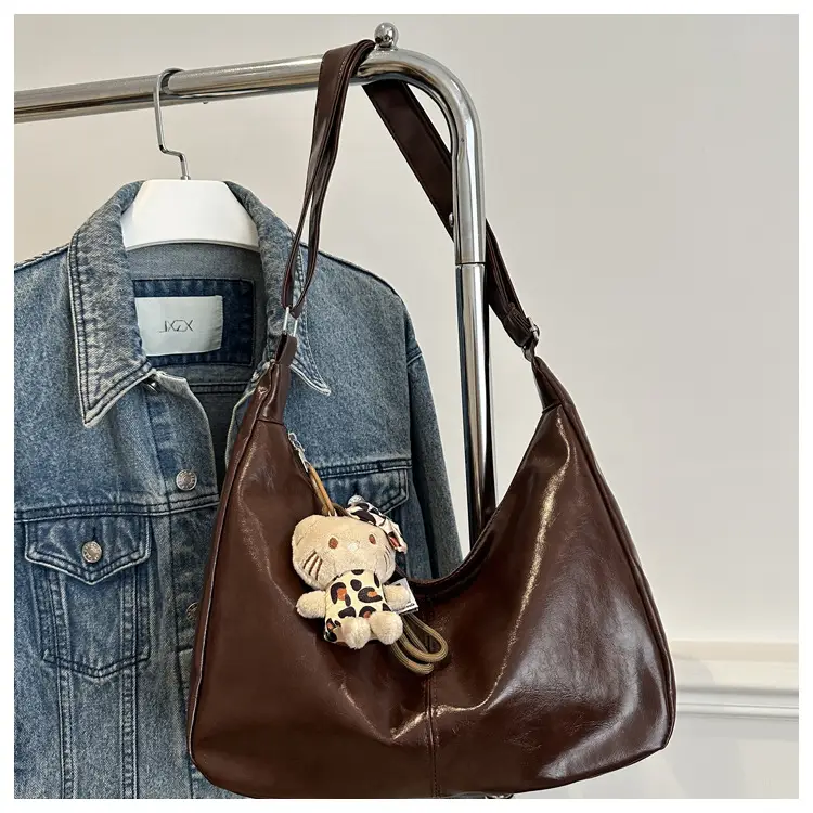 Trendy Red Leather Shoulder Tote Bag for Women — feature 17