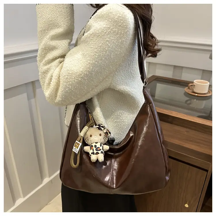 Trendy Red Leather Shoulder Tote Bag for Women — feature 31