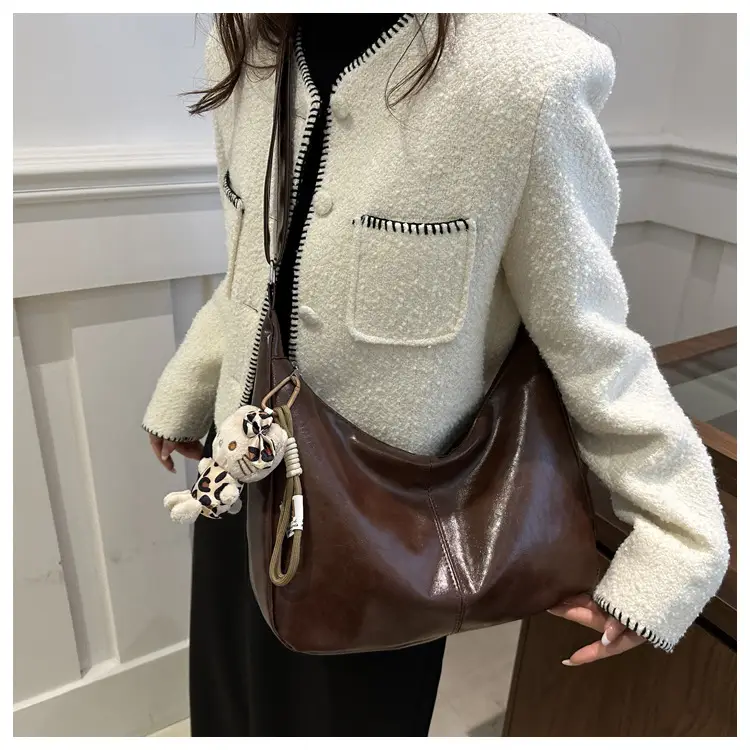 Trendy Red Leather Shoulder Tote Bag for Women — feature 32